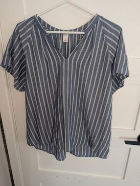 Old Navy Blue and White Vertical Stripe V-Neck Short Sleeve Blouse
